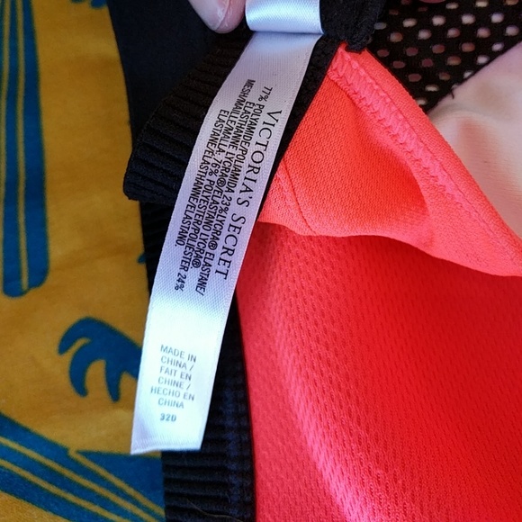 Victoria's Secret VSX Sport Bra EUC - Picture 4 of 4